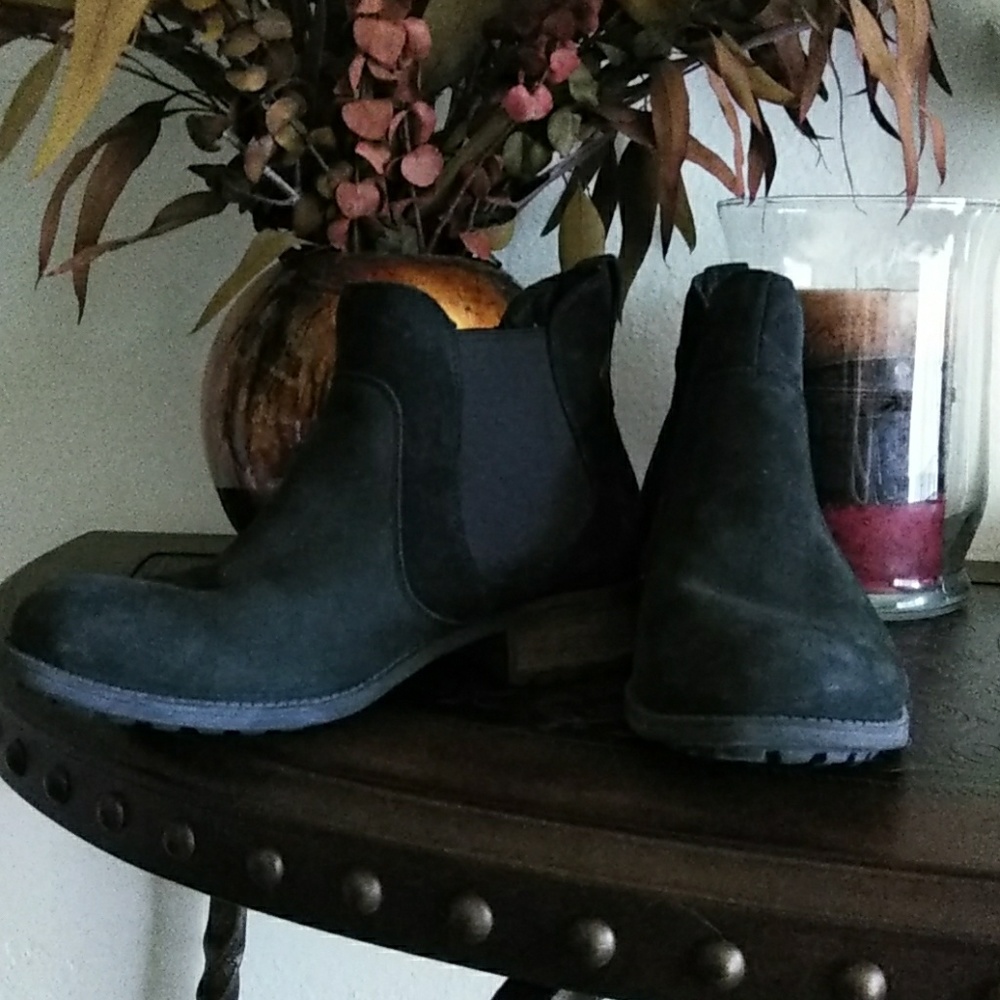 Ugg pull on boots